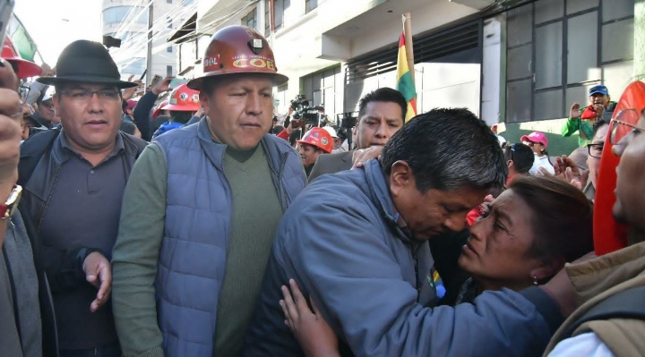 Liberan a trabajadores fabriles que fueron aprehendidos en la toma del Ministerio de Trabajo Liberan a trabajadores fabriles que fueron aprehendidos en la toma del Ministerio de Trabajo